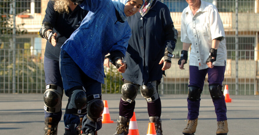 Der DOSB und das Bundesministerium für Gesundheit wollen mehr Migrantinnen, wie hier in Hamburg, in die Sportvereine holen. Copyright: picture-alliance