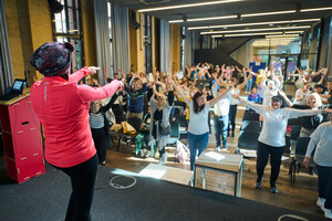 Ein kleiner Projekteinblick in GeniAl gab es in der "Bewegten Pause" mit Übungsleiterin Nada. Foto: DOSB/ Annette Riedl