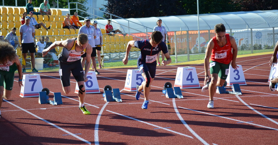 Sprinter Dominik Wache beim Start er 100m. Foto: DOSB
