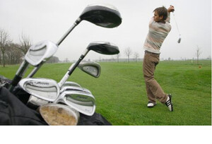 In 800 deutschen Clubs spielen über 610.000 Menschen die Lifetime-Sportart Golf. Foto: picture-alliance