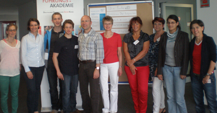 Die Projektverantwortlichen und Vereinsvorsitzenden der Siegervereine bei der Führungs-Akademie in Köln. Foto: Aral und dein Verein