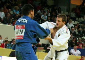 Andre Breitbarth (rechts) während des Kampfes gegen den Japaner Ryuta Toyoda, den er mit einem Harai-Goshi für sich entschied. / Copyright: Birgit Arendt, DJB