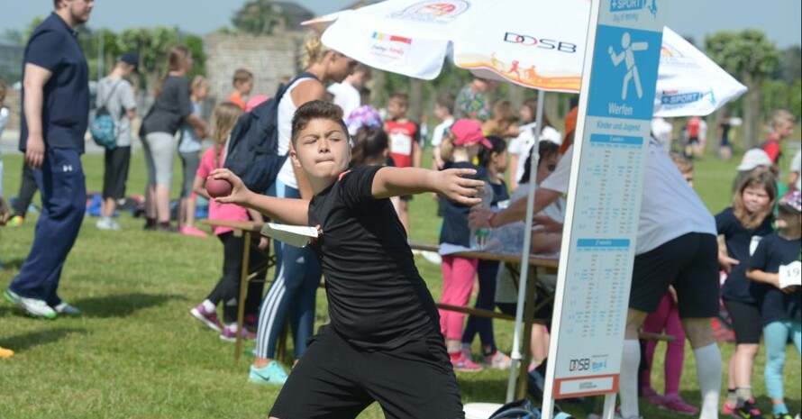 Auch Werfen gehört zu den Disziplinen des Sportabzeichens. Alle Fotos: Ralf Kuckuck