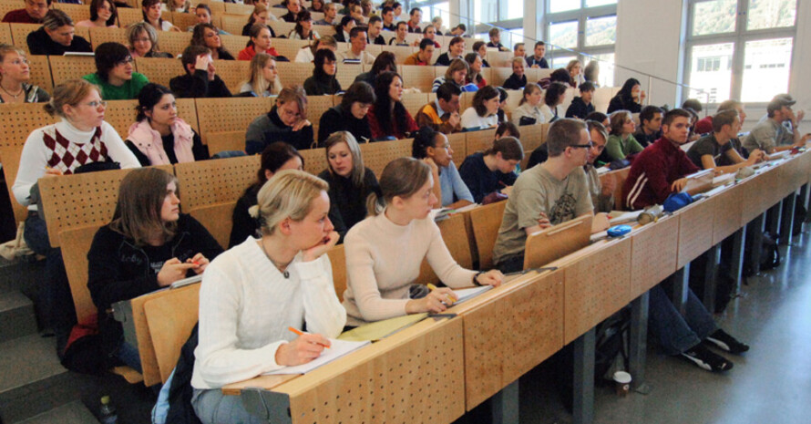 Studenten aus aller Welt habe sich für den Weiterbildungsstudiengang eingeschrieben. Foto: picture-alliance
