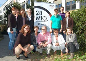 Ein gelungenes Auftaktgespräch zwischen dem DOSB und dem österreichischen Sportministerium: v.r. hinten: Heike Kübler, Florian Kaiser, Dr. Karin Fehres, Robert Moschitz, Dorothea Pelzer-Kukowka, Sabine Landau, Fabienne Bretz; v.l. vorne: Ute Blessing-Kapelke, Verena Zschippang, Bernd Laugsch, Alex Pensky und Ursula Klinger. Foto: DOSB