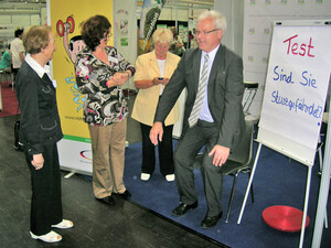 Kleiner Test am DOSB-Stand beim Seniorentag.