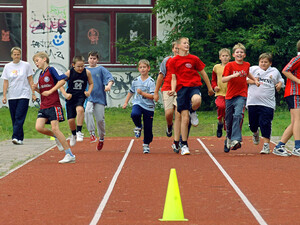 Schulsport tut Schülerinnen und Schülern gut. Fotos: dsj