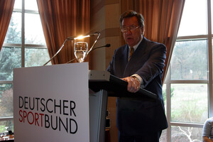 Der Präsident des Deutschen Sportbundes, Manfred von Richthofen, bei seinem Bericht zur Lage (Bild: Holger Gross)