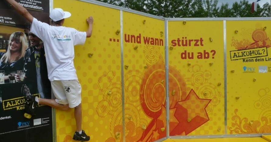 Damit niemand abstürzt, klären BzGA und DOSB bei den Festivals des Sports Jugendliche über die Risiken von Alkohol auf. Foto: BZgA