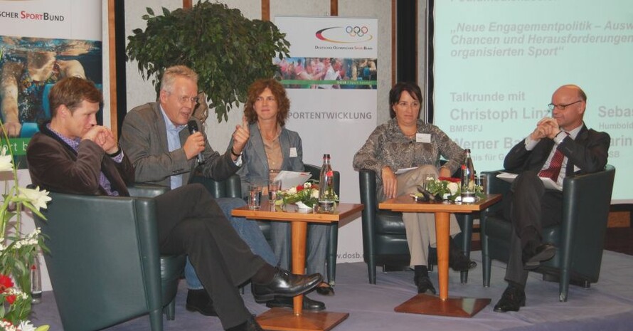 Talkrunde mit Sebastian Braun, Werner Ballhausen, Gabriele Freytag, Karin Fehres und Christoph Linzbach (v.li.). Foto: DOSB