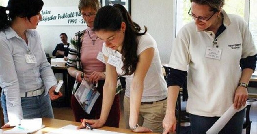 Experten/innen erarbeiten ein Wettbewerbskonzept. Foto: LSB Sachsen