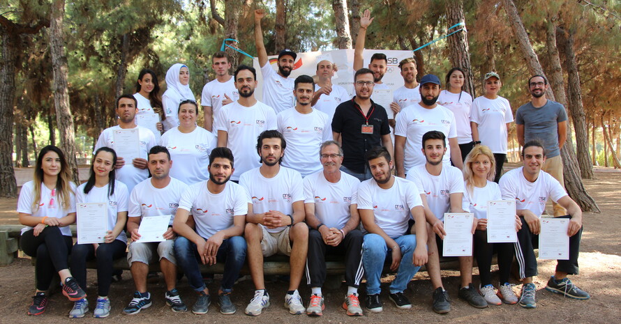 DOSB-Experte Ralph Mouchbahani (Mitte) zeigte sich begeistert über das Engagement der Teilnehmer/innen beider Workshops. Foto: DOSB/Alassaf