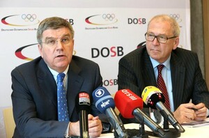 DOSB-Präsident Thomas Bach (li.) und DOSB-Generaldirektor Michael Vesper; Foto: picture-alliance
