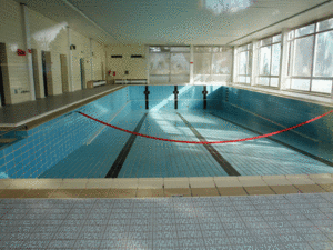 670 Schwimmbäder sind in Deutschland akut von der Schließung bedroht. Foto: picture-alliance