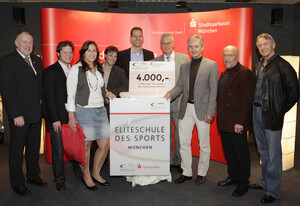 Gerhard Fleißner (Präsident des Bayerischen Judoverbandes), Lorenz Trautmann (Landestrainer), Zita Notter (Eliteschülerin des Jahres), Klaus Pohlen (Leiter Olympiastützpunkt Bayern), Christian Tröger (DOG-Vorstandsmitglied und Bronzemedaillengewinner im Schwimmen bei den Olympischen Spielen 1992 Barcelona), Joachim Ebener (Vorstandsmitglied der Stadtsparkasse), Ingo Muggenthal (Sportkoordinator des Isar-Sportgymnasiums), Klaus Wolfermann (Olympiasieger 1972 im Speerwurf), Gert Heinzelmann (Leiter des Hauses der Athleten) (v.l.) Copyright: OSP Bayern