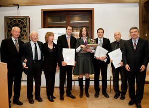 Dietrich Kurz, Ommo Grupe, Gudrun Doll-Tepper, Jürgen Scharhag, Claudia Pawlenka, Urs Granacher, Daniel Memmert, Thomas Bach (v.l.) bei der Preisverleihung in Tübingen. Foto:DOSB/Marquardt