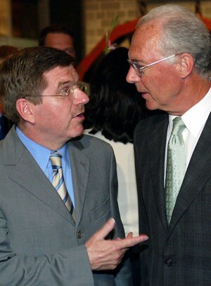 Olympischer Sport meets Ballspiele. Dr. Thomas Bach im Gespräch mit Franz Beckenbauer