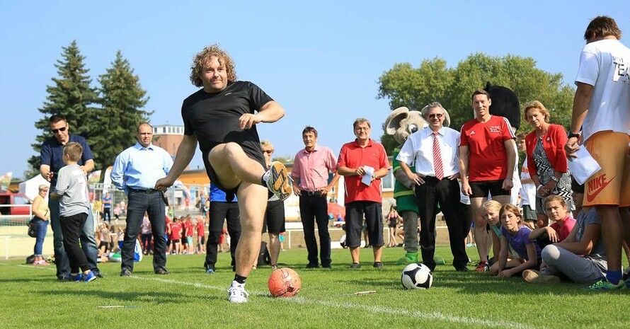 Weißwassers  Bürgermeister Torsten Pötzsch war wie die Schülerinnen und Schüler mit von der Partie und stellte sich den Prüfungen. Alle Fotos: Treudis Naß