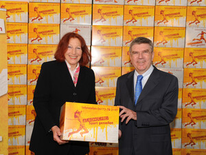Elisabeth Pott und Thomas Bach gaben den Startschuss zur Kampagne "Alkoholfrei Sport genießen". Foto: BZgA