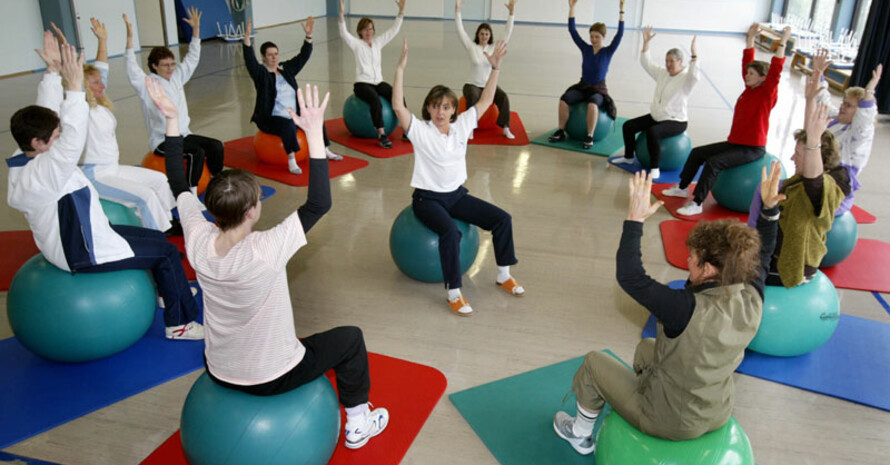 Teilnehmer von "Sport pro Gesundheit"-Angeboten, können sich ihre Kursgebühr zum größten Teil erstatten lassen. Copyright: picture-alliance