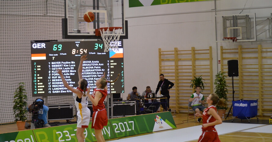 Die Basketballerinen gewinnen ihr Spiel und ziehen ins Halbfinale ein. Foto: DOSB