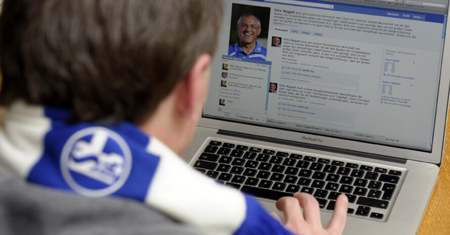 Fans halten durch Facebook Kontakt zu ihrem Verein. Foto: picture-alliance