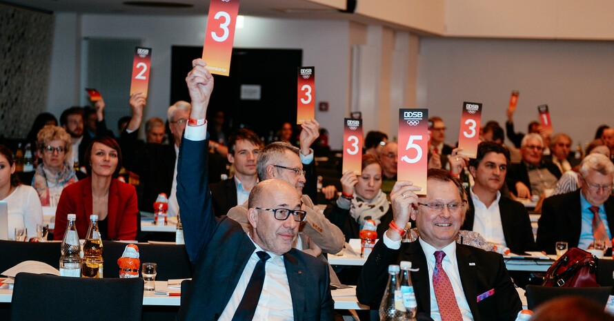 Die Delegierten der Mitgliedsorganisationen verabschieden einstimmig das Leitbild des DOSB. Foto: DOSB / Jan Haas