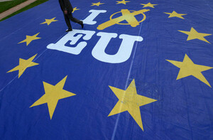 Aktionsbanner mit der Aufschrift "I vote EU" zur Europawahl am 25. Mai 2014; Foto: picture-alliance