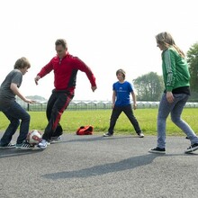 Der Familiensportguide gibt Familien Anregungen zu einer bewegten Freizeitgestaltung. Foto: LSB NRW, Andrea Bowinkelmann