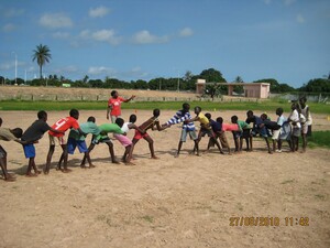 In Gambia ziehen sie an einem Strang für den Schulsport.