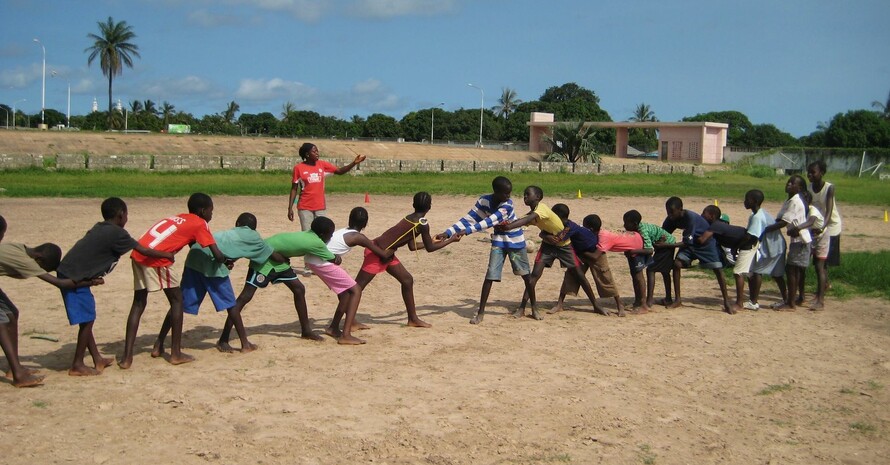 In Gambia ziehen sie an einem Strang für den Schulsport.