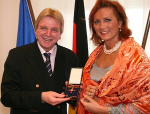 Minister Bouffier, Erica Fischbach