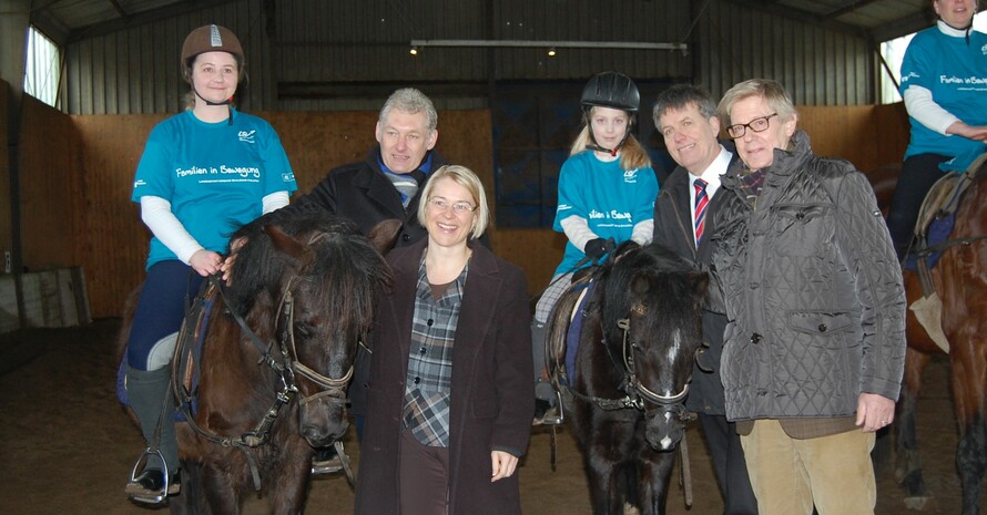 Hans-Jakob Tiessen und Kristin Alheit zu Besuch beim Verein Einfelder Moorreiter. Foto: LSV Schleswig-Holstein