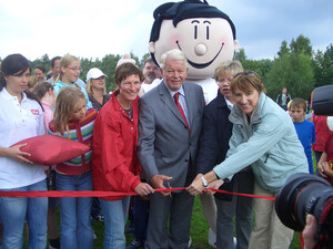 Sabine Kraus von der Molkerei Alois Müller, Münsters Bürgermeister Hans Varnhagen, Helga Kleinhans-Sommer vom Landessportbund Nordrhein-Westfalen und Karin Fehres, Direktorin für Sportentwicklung des DOSB (v.l.) bei der Eröffnung.