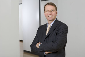 Uwe Hellmann, Commerzbank