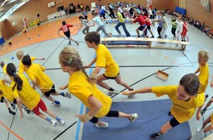 Sportstunde für Schulkinder; Foto: picture-alliance