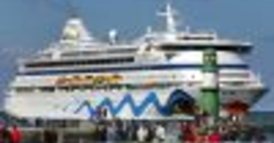 Das Clubschiff AIDAURA war während der Spiele 2004 im Hafen von Piräus das offizielle Gästeschiff des NOK für Deutschland. Copyright dpa/picture-alliance
