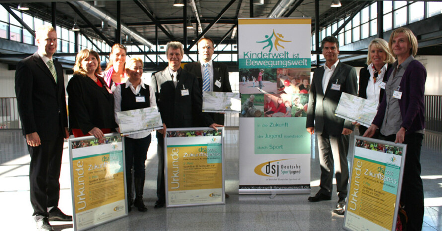 Die Preisträger des dsj-Zukunftpreises 2011 werden beim dsj.Jugendevent in Burghausen geehrt und erfahren auch dort erst ihre genaue Platzierung. Foto: dsj