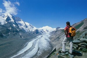 Wie sieht der Blick 2020 aus? Kaiser-Franz-Josef-Höhe mit Pasterze-Gletscher und Großglockner, Kärnten, Österreich (Copyright: picture-alliance/dpa)