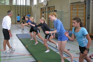 Nicht nur auf dem Berg, auch in der Halle trainierten die Oberstdorfer Kaderathleten Koordination und Ausdauer. Copyright: DSV