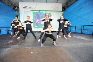 Buntes Treiben auf der Festival-Bühne: Breakdance Foto: picture-alliance