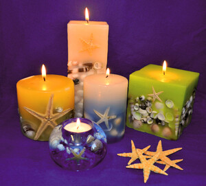 Kerzen-Geschenkartikel mit verarbeiteten Seesternen. Bildquelle: VDST