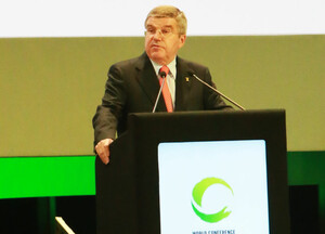 IOC-Präsident Thomas Bach präsentiert in Johannesburg auf der Weltkonferenz der WADA das Anti-Doping-Konzept für Sotschi. Foto: IOC