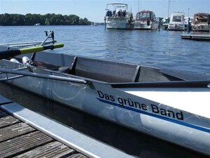 Das "Grüne Band" und das Wasser und ein Ruderboot: Drei Elemente, die durchaus zusammenpassen. Vor allem in Norddeutschland, vor allem in Hamburg und Umgebung ...