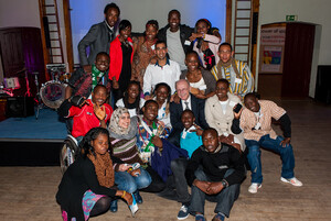 Die Teilnehmerinnen und Teilnehmer des Youth Leadership Camps mit UN-Sonderberater Willi Lemke. Foto: DOSB/GIZ/Foto-Sicht