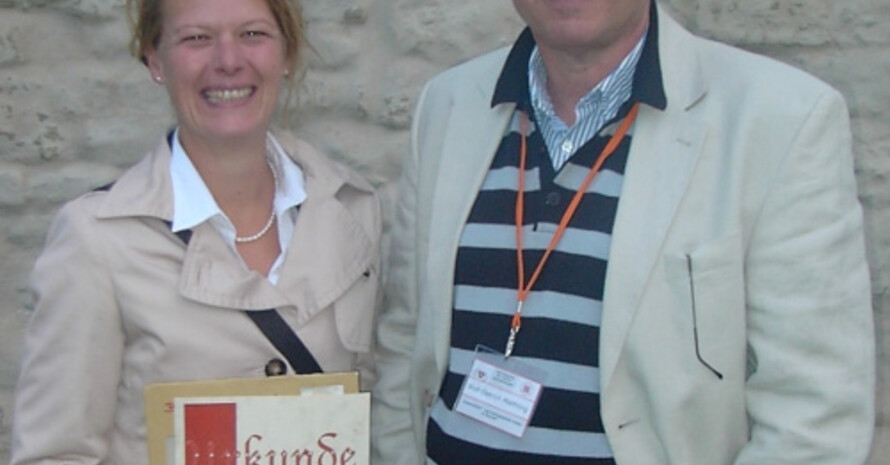 Preisträgerin Britta Kolbert und Jury-Mitglied Wolf-Dietrich Miethling bei der Preisübergabe. Foto: dvs