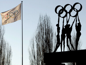 Die Olympische Skulptur vor dem IOC-Gebäude in Lausanne. Foto: picture-alliance