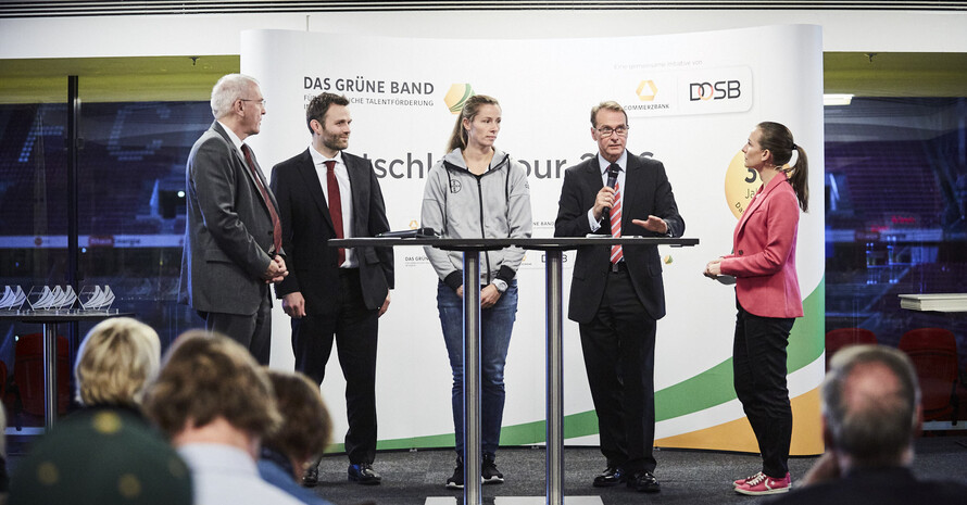 Michael Vesper, Ole Bischof, Katharina Molitor und Uwe Hellmann im Talk mit der Moderatorin.