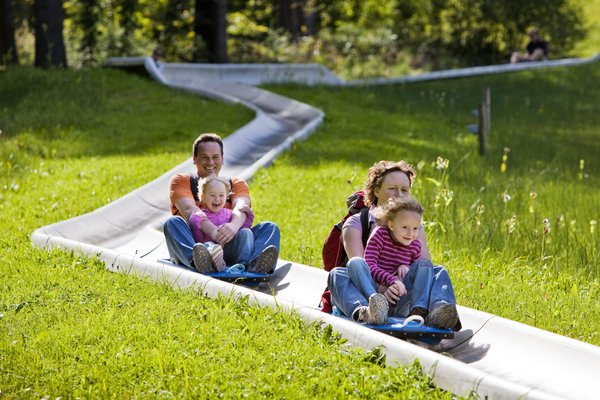 Gemeinsame Freizeitgestaltung und Sport stärken den familiären Zusammenhalt. Foto: picture-alliance Gemeinsame Freizeitgestaltung und Sport stärken den familiären Zusammenhalt. Foto: picture-alliance