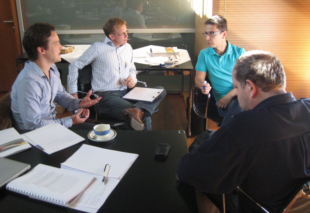 Die Projektpartner diskutierten, wie das Bildungsportal 2015 aussehen soll. Die Projektpartner diskutierten, wie das Bildungsportal 2015 aussehen soll.